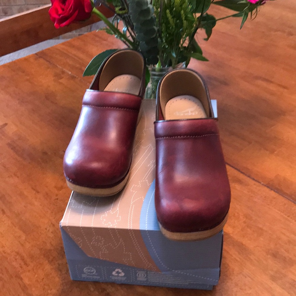 Dansko Red professional oiled clogs size 39